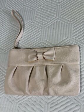Safekeeper Cream Wristlet w/Gold Accent Bow Zip Closure